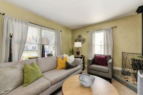 Artsy 2br Home 5 Min From Ucd Med Ctr & Sac State