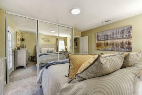 Artsy 2br Home 5 Min From Ucd Med Ctr & Sac State