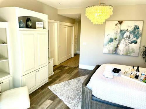 Spacious, Luxury Ocean Master Suite 2 Bd 1 Ba