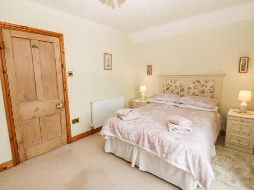 Dinas Farmhouse Annex