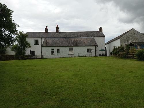 Old Hall Farmhouse, Sleeps 6. Dogs Welcome.