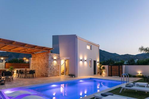 Solis Villa, A Sublime Retreat Close To The Beach!