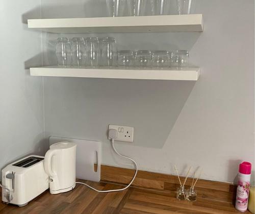 Holiday Home In Cardiff, Sleeps 8