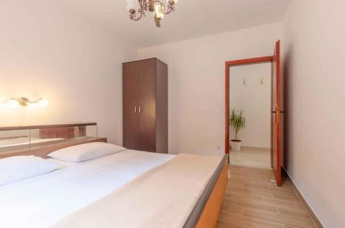 Holiday Home In Blato Insel Korcula 6411