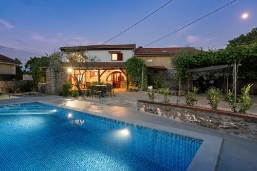 Stone Lady Holiday Home