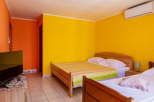 Hostal Apartments Mikuli? Rogoznica