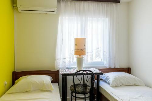 Hostal Apartments Mikuli? Rogoznica