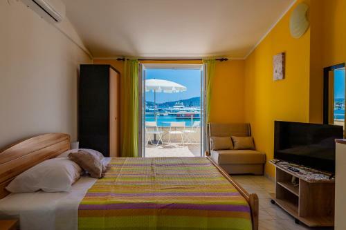 Hostal Apartments Mikuli? Rogoznica