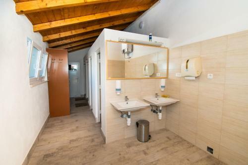 Mobile Home Banovi Dvori