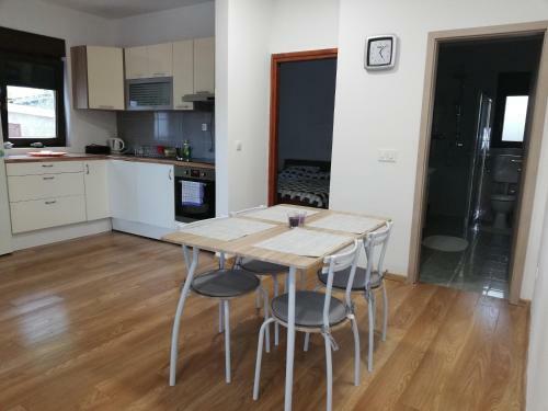 Apartmani I Kamp Turanj-?amuga