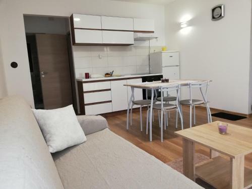 Apartmani I Kamp Turanj-?amuga