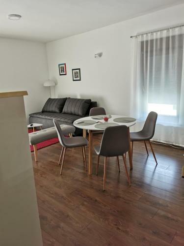 Apartmani I Kamp Turanj-?amuga
