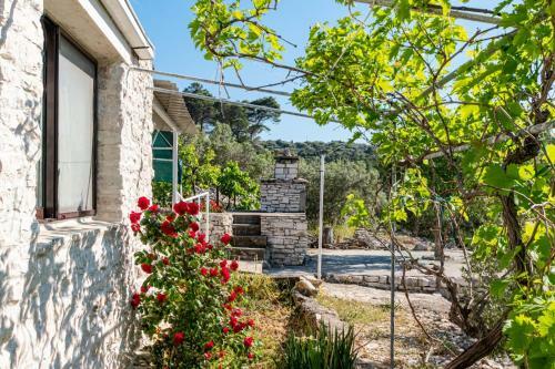 Holiday House ?irlo