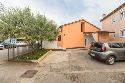 Apartments With A Parking Space Umag - 19776
