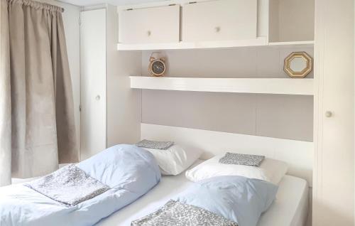 Nice Home In Renesse With Wifi And 2 Bedrooms