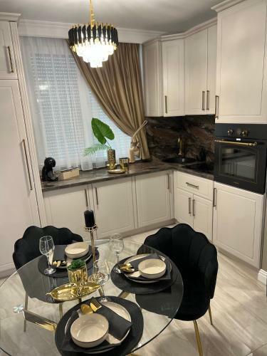 Golden Apartment