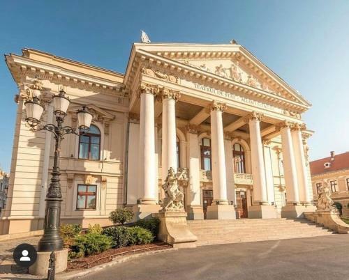 Ultracentral Apartment Near Moscovitz Palace