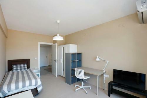 Private Room In A Two Bedroom Apartment