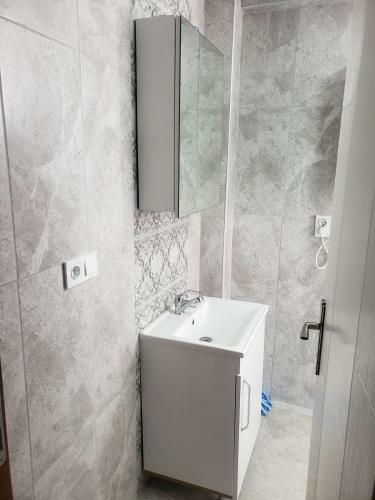 Lovely 1 Bedroom Apartment With Swimming Pool