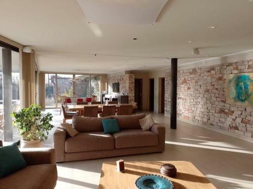 Villa Hermosa Casa Moderna Con Pileta Y Seguridad