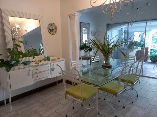 Hostal Driftwood Suite - Villa Roc Guesthouse