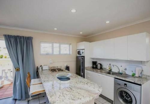Secure Apartment, 500m From The Beach