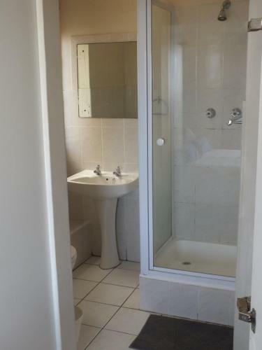 Dolphins Beach Condo - 2bedroom Apartment