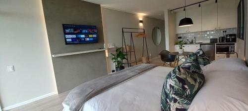 Luxurious Brookes Hill Self Catering Apartment