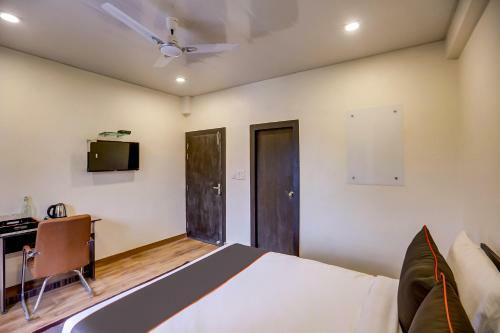 Hotel Collection O 45853 Sr Inn Awas Vikas