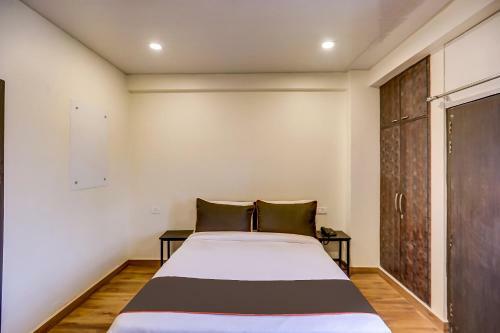 Hotel Collection O 45853 Sr Inn Awas Vikas