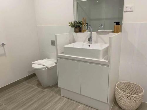 Oakleigh Stylish 3 Bedrooms Apartment 4c