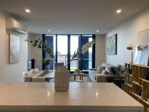 Oakleigh Stylish 3 Bedrooms Apartment 4c