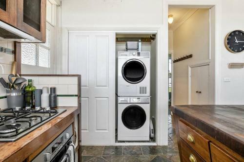 Waterview- Queenscliff, Bay Views, Pet Friendly