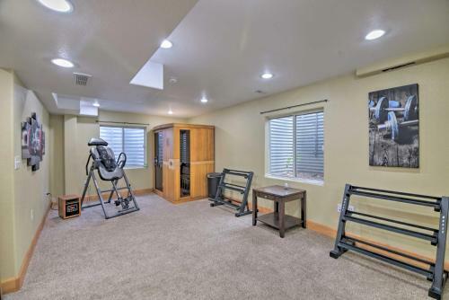 Convenient Longmont Home With Hot Tub And Sauna!