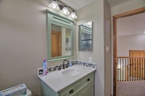 Convenient Longmont Home With Hot Tub And Sauna!