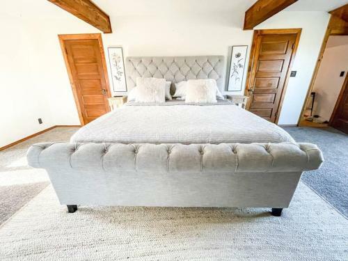 Villa Private Mountain Cabin! King Bed * 3 Acres Game Rm