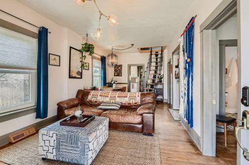 Hotel 3907 S Lincoln St