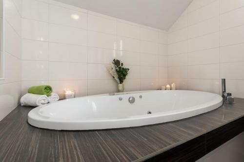 Spacious House 100m2 With Garden, Grill And Parking