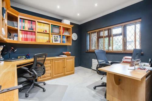 Villa Spacious Fully Detached House In Chigwell