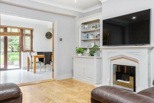 Villa Spacious Fully Detached House In Chigwell