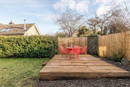 Charming Cardoon Cottage In Beautiful Village