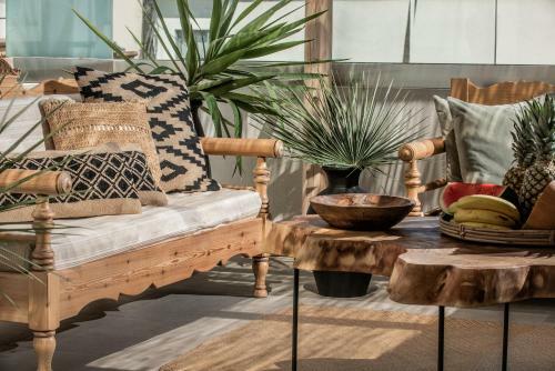 Khroma Luxury Suite 2 Beach Front Apartment