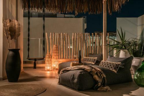 Khroma Luxury Suite 2 Beach Front Apartment