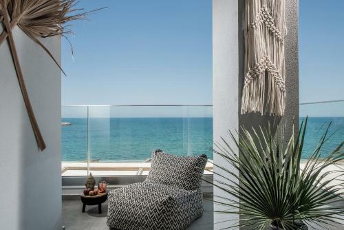 Khroma Luxury Suite 1 Beach Front Apartment