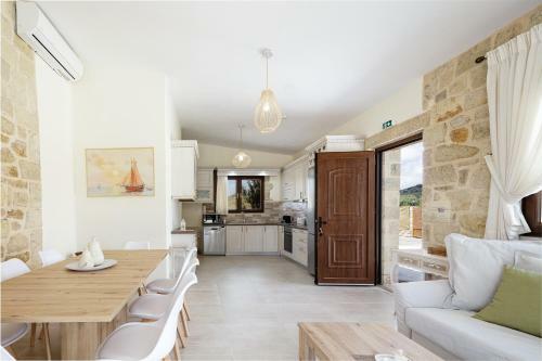 Villa Unique Stonebuilt Rural Retreat & Private Pool II