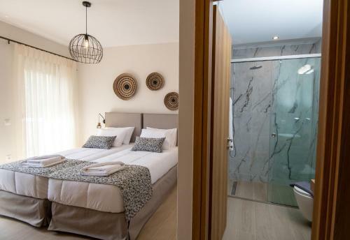New Stylish Villa With Heated Pool & Jacuzzi!