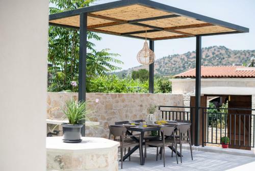 New Stylish Villa With Heated Pool & Jacuzzi!
