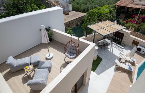 New Stylish Villa With Heated Pool & Jacuzzi!