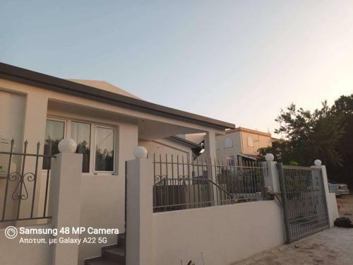 Oresti's Villa Near Airport & Beach