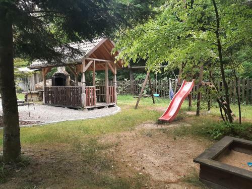 Hostal Le?ny Zak?tek